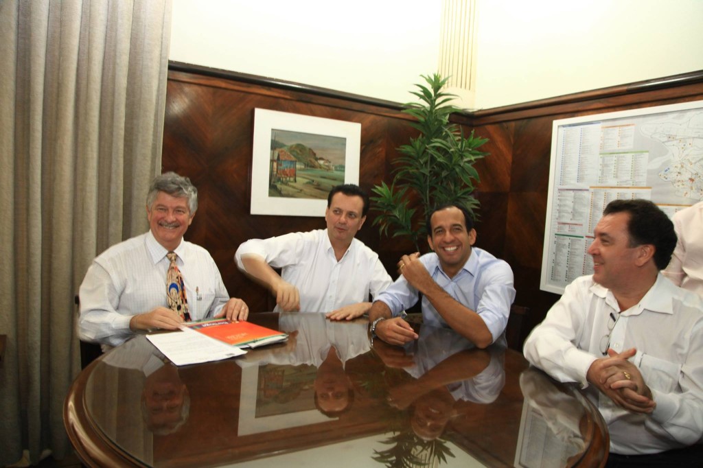 Ministro garante investimentos e parceria na área da habitação