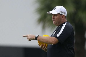 Marcelo Fernandes, recém-efetivado no comando alvinegro, espera repetir atuação do clássico diante do Palmeiras (Foto: Ricardo Saibun / SantosFC)