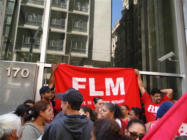 Sem-teto invadem imóveis em São Paulo