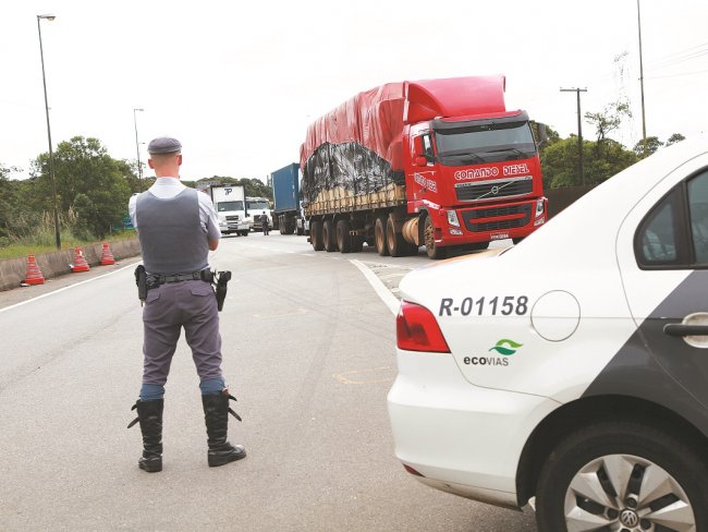 Bloqueio: caminhões com agendamento serão liberados a noite
