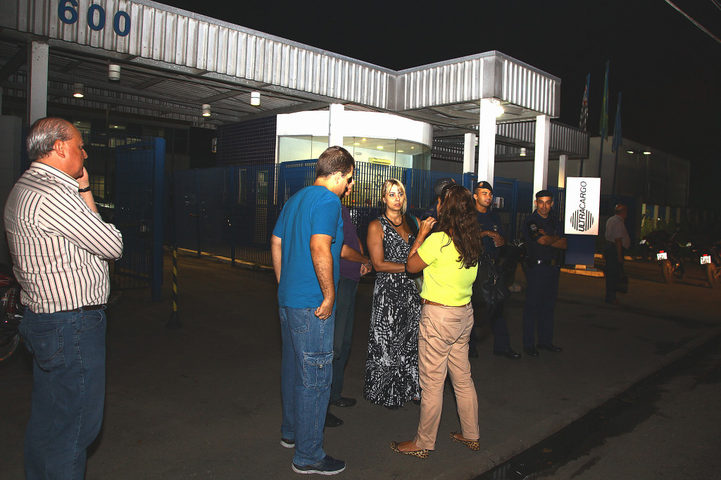 Após uma semana do incêndio, Prefeitura embarga Ultracargo