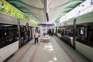 A Operação Precursora tem apoio da Secretaria de Transportes (Setrans). Agentes organizam o trânsito e orientam os pedestres nos 10 cruzamentos do VLT. Também foram colocadas faixas ao longo do trecho de operação e são distribuídos folhetos