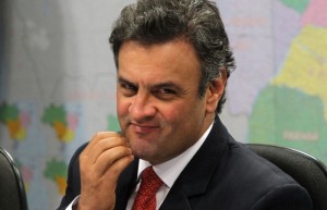 Presidente do PSDB, o senador Aécio Neves (MG) disse que a PEC terá o apoio da maioria dos tucanos. Há divergências na bancada, como o senador Aloysio Nunes Ferreira (SP), que defende a reeleição, mas Aécio disse que a maioria do partido quer acabar com a prática