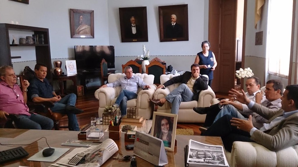 Vereadores fazem moção contra proposta de reforma no Senado