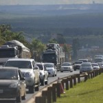 feriado, trânsito, carros, estrada