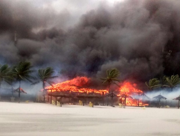 Incêndio destrói 12 quiosques no Guarujá