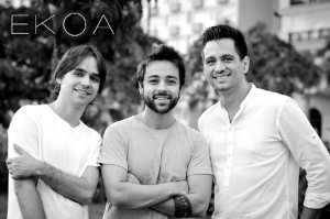 Show  - Theo Cancello (piano), Kleber Serrado (voz) e Bruno Conde (violão), que compõem o Grupo Ekoa, apresentam  o show Na volta que o mundo dá, que mescla música autoral e releituras da MPB. Contam ainda com a percussão de Felipe Romano e participações especiais de Tennyson e Roberto Leão. Neste sábado (23), às 21h, no Teatro Guarany (Praça dos Andradas, 100, Centro Histórico). Os ingressos custam R$ 20,00 e R$ 10,00 (meia-entrada).  