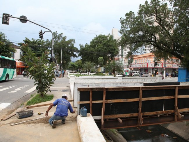 Começa nesta quarta (27) trabalho para reconstruir pontilhão no canal 2