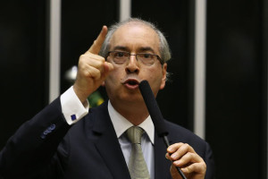 Logo após a Câmara aprovar a inclusão na Constituição da permissão que empresas financiem os partidos políticos, siglas lideradas pelo PT ingressaram no STF com um mandado de segurança para tentar derrubar a votação