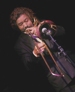 Festival O trombonista Raul de Souza Quinteto é outra grande atração do Santos Jazz. Sua apresentação acontece na sexta (19), às 22h30 - fechando a noite após o show de André Marques Sexteto, que se apresenta a partir das 21 horas! 