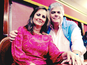 Convidados Monica Tranjan Real, coordenadora das Oficinas Culturais Pagu, parceira do Santos Jazz Festival, e seu marido, Fernando Toledo, prestigiando a abertura do evento no Teatro Coliseu.