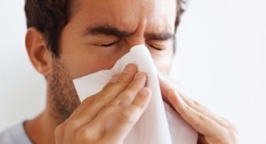 Um hábito que pode propagar o vírus é levar a mão à boca ou ao rosto. A troca constante das roupas de cama e de toalhas ajuda a diminuir os riscos