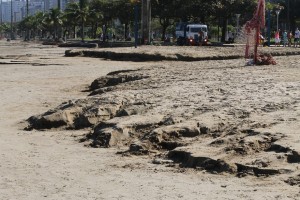 O avanço da erosão nas praias da Ponta da Praia, Aparecida e Embaré motivaram o MP a entrar com o agravo de instrumento para tentar reverter a situação. Órgão acredita que danos decorrem da dragagem e aprofundamento do canal do estuário. 