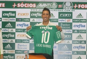Apesar de já ter condições legais de estrear, Barrios ainda não está confirmado na partida contra o Santos, neste domingo (17), pela 14ª rodada do Campeonato Brasileiro