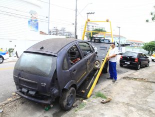 Veículos parados nas ruas há uma semana serão guinchados