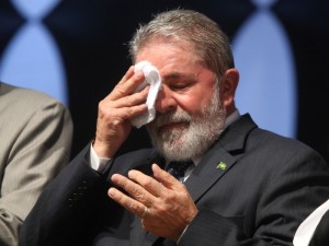 O documento afirma que em "supostas vantagens econômicas obtidas, direta ou indiretamente, da empreiteira Odebrecht pelo ex-presidente da República Luiz Inácio Lula da Silva, entre os anos de 2011 a 2014