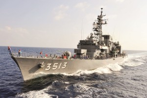 Santos recebe dois navios da Força Marítima de Autodefesa do Japão