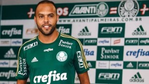 Alecsandro deve começar a partida no banco de reservas, já que o também atacante Leandro Pereira vem se firmando no time titular com gols