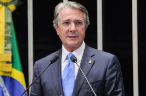 Acusado na Operação Lava Jato, Collor discursou criticando as ações contra ele e chegou a xingar o procurador geral da República, Rodrigo Janot. 