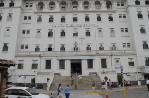 Atualmente, a entidade conta com mais de 700 leitos e é o principal hospital da Baixada Santista, atendendo também ao Vale do Ribeira