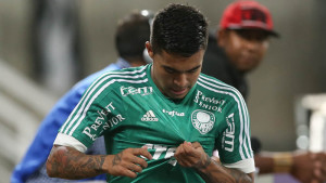 O resultado fez os mineiros terminarem na segunda colocação, com 39 pontos -quatro atrás do líder Corinthians, que venceu o Cruzeiro por 3 a 0, neste domingo. Já o Palmeiras permaneceu em quinto com 31, a dois do Fluminense