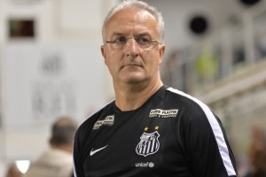 Dorival Júnior já havia solicitado a contratação de um zagueiro para a disputa do Campeonato Brasileiro e da Copa do Brasil, mas a diretoria santista não conseguiu concretizar nenhum negócio antes do fechamento da janela de transferências de atletas que vem da Europa para o Brasil