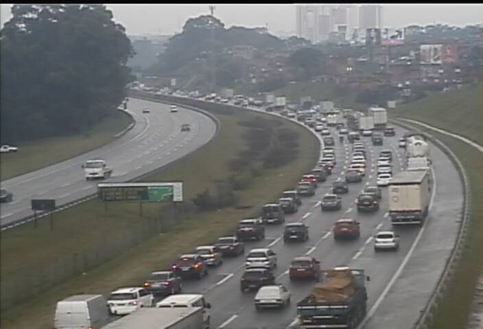 O planalto da rodovia dos Imigrantes segue com congestionamento