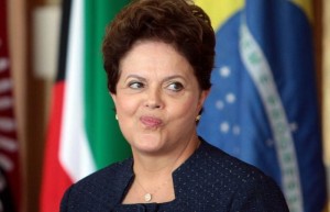 Em crise com seu partido, o PT, que tem feito críticas abertas à condução da política econômica do governo e cobrado mudanças da presidente, e em constante conflito com o PMDB, maior legenda de sua base aliada, Dilma afirmou que "não estamos em um país em que as pessoas pensam igualzinho"