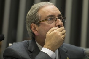 Na última quinta (19), pela primeira vez desde que assumiu o comando da Câmara, Cunha teve sua atuação questionada em plenário de forma mais dura, com críticas nos microfones e uma debandada de cerca de cem deputados