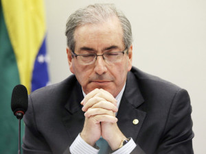 O Conselho de Ética da Câmara discute neste momento se acata ou não a denúncia contra o presidente afastado da Casa, Eduardo Cunha.