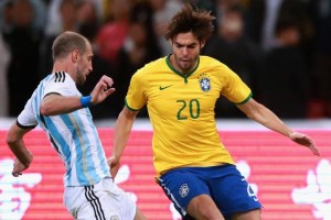 Kaká disputou duas edições do torneio (as eliminatórias para as Copas de 2006 e 2010). Desde o Mundial de 2002, a competição é disputada no formato de pontos corridos com as 10 seleções se enfrentando em jogos de ida e volta. Na época de Zico e Romário, a competição era mais curta, com, no máximo, oito jogos por edição