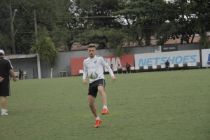 Maestro do meio-campo santista, Lucas Lima pode ficar suspenso do segundo jogo da final caso receba um cartão amarelo
