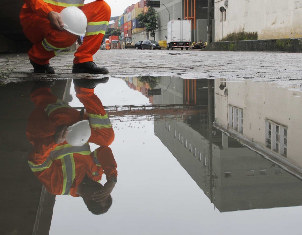 Corte de pessoal atinge o setor portuário e industrial da Baixada Santista