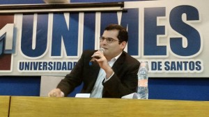 Santista, o embaixador Willian Silva dos Santos proferiu palestra a alunos da Unimes, onde destacou as relações entre os EUA e o Brasil e também quanto à obrigatoriedade do visto. Expectativa é que 3 milhões de brasileiros visitem os Estados Unidos até 2018