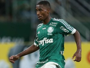 Após seis anos na base da equipe alviverde, Sales fez sua estreia profissional na derrota para o Sport por 2 a 0, no Pacaembu, em 24 de outubro