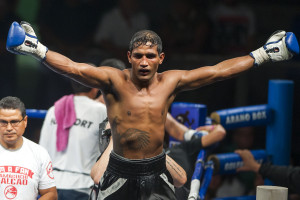 Em sua nona luta como profissional, o medalha de bronze nos Jogos Olímpicos de Londres subirá aos ringues nos pesos médios (72,5 kg) e quer manter a invencibilidade 