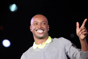 Os convites já estão à venda há mais de duas semanas e são esperadas 4.500 pessoas para a 1ª edição da festa. A entrada é para maiores de 18 anos. O segundo lote dos ingressos está à venda pelos preços de R$ 70,00, para a pista, e R$ 90,00, para a área premium