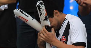 Torcedor do Vasco, que caiu para a série B pela terceira vez, poderá assistir aos jogos da equipe pela TV Brasil
