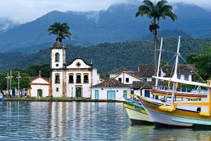 Paraty é uma boa opção para desfrutar de praias e de monumentos históricos