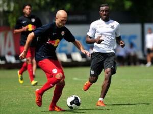 Novo reforço santista, Joel marcou um gol no jogo-treino