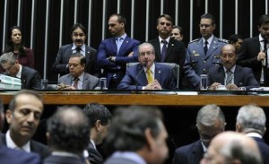 A previsão é que a votação termine por volta das 22 horas.