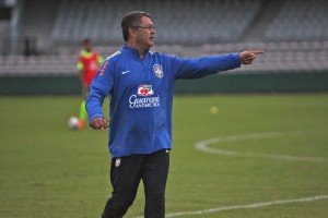 Técnico divulgou  a lista dos jogadores convocados para a seleção. Santos FC cederá três atletas.