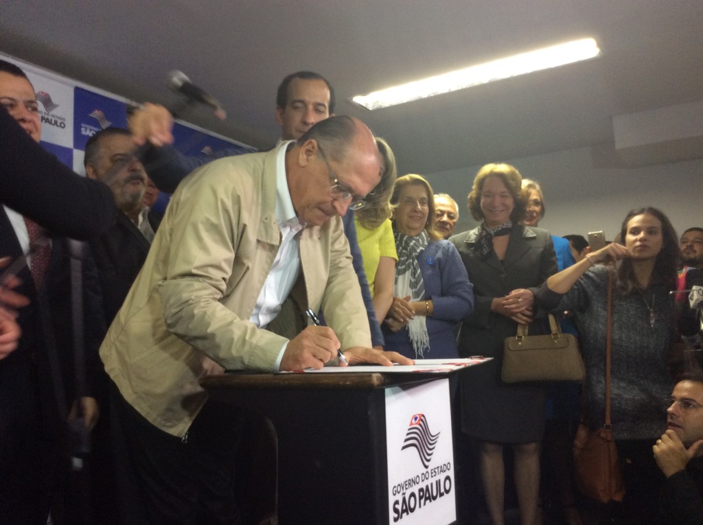 Governador assina convênio de custeio do Hospital dos Estivadores