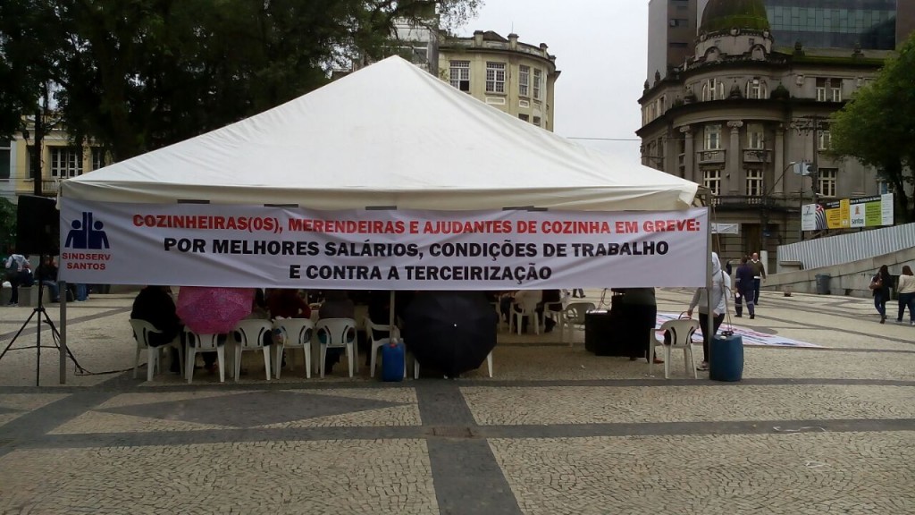 Cozinheiros retornam ao trabalho nesta terça (7). Greve, porém, pode voltar
