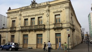 Fachada do teatro Guarany, no Centro Histórico