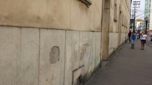 Parede descascada do imóvel