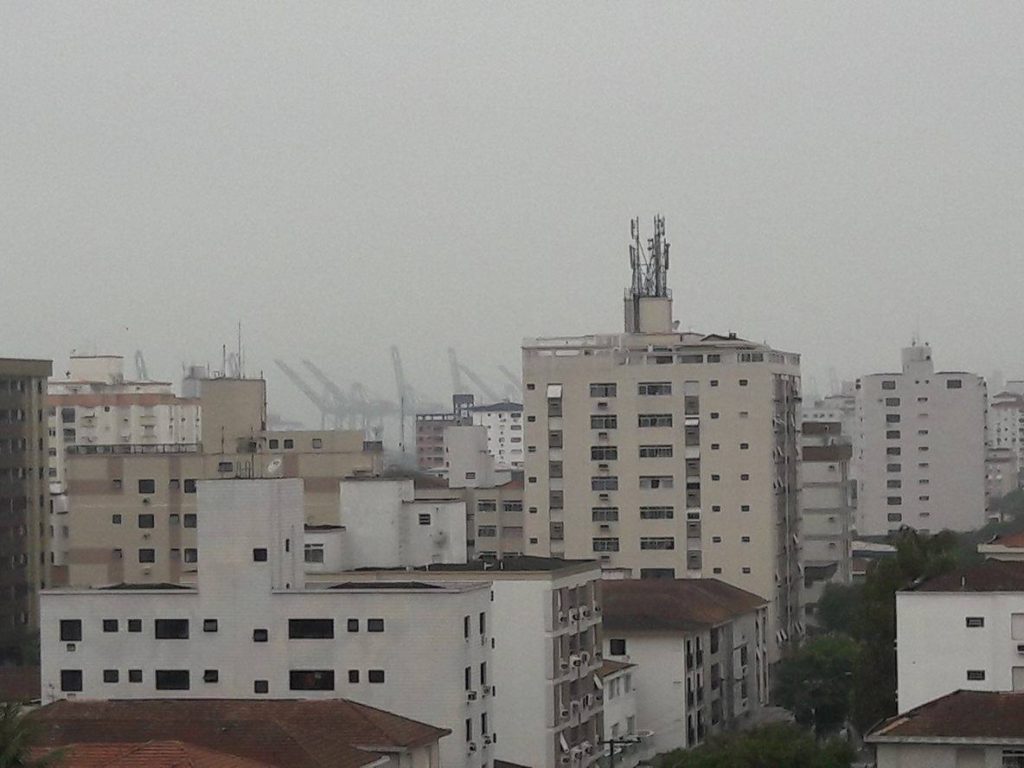 Porto de Santos e travessias ficam paralisadas por conta de forte neblina