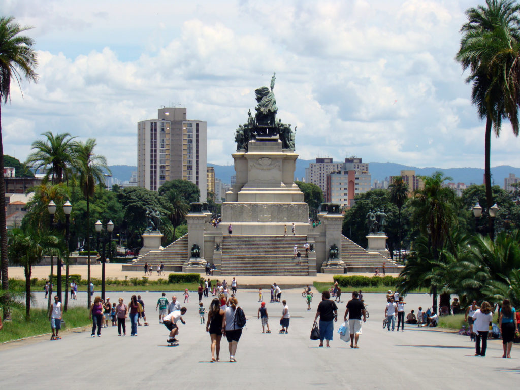 O Grito do Ipiranga, obra do artista italiano Ettore Ximenes. Cada trecho do monumento refere-se a uma parte do processo da independência