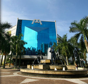 Fachada do Shopping Praiamar, em Santos