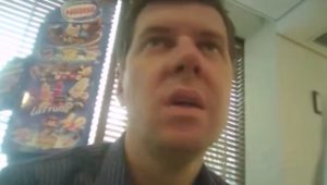 Ex-ouvidor público de Santos, Flávio Jordão, em vídeo divulgado nas redes sociais